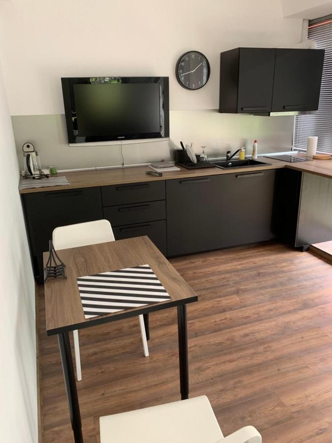 Lilia 3 Self-Check In Apartment With Hot Water Despite Prevention In The Neighborhood, Food And Drink Shop Open Until 10 Pm And Free Parking Area Next Ot 24 Hours Food And Drink Shop And Free Parking Area Sofia Extérieur photo